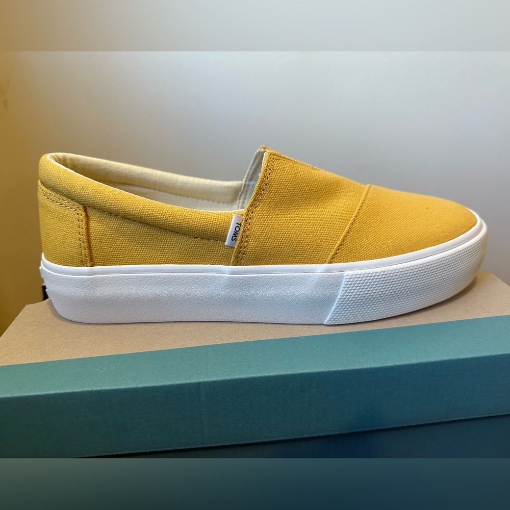 Tom’s sneakers